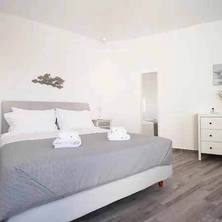 Ξενοδοχείο με διαμερίσματα Crystal View Mykonos 2*